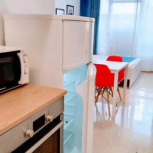 https://hostal-badalona-estudios.catalonia-hotels.com